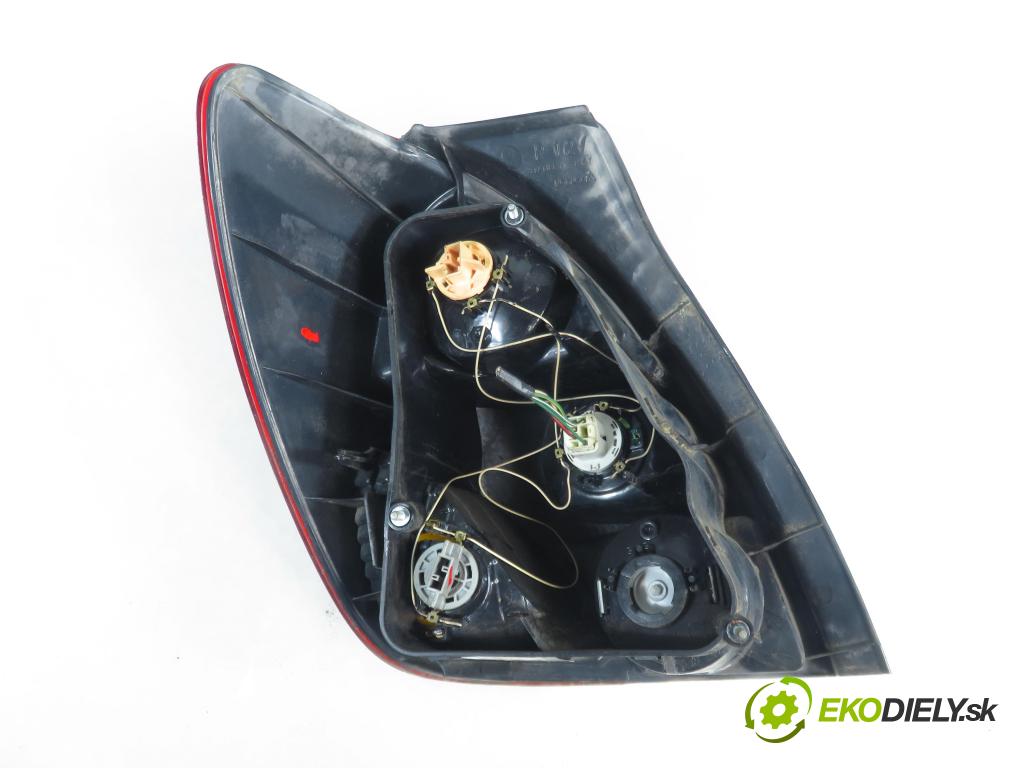 TOYOTA COROLLA Verso (_E12_) MINIVAN 2003 99,00 1.8 VVT-i 135 (ZZE122_) - 1ZZ-FE 1794,00 Svetlo pravé zadné
