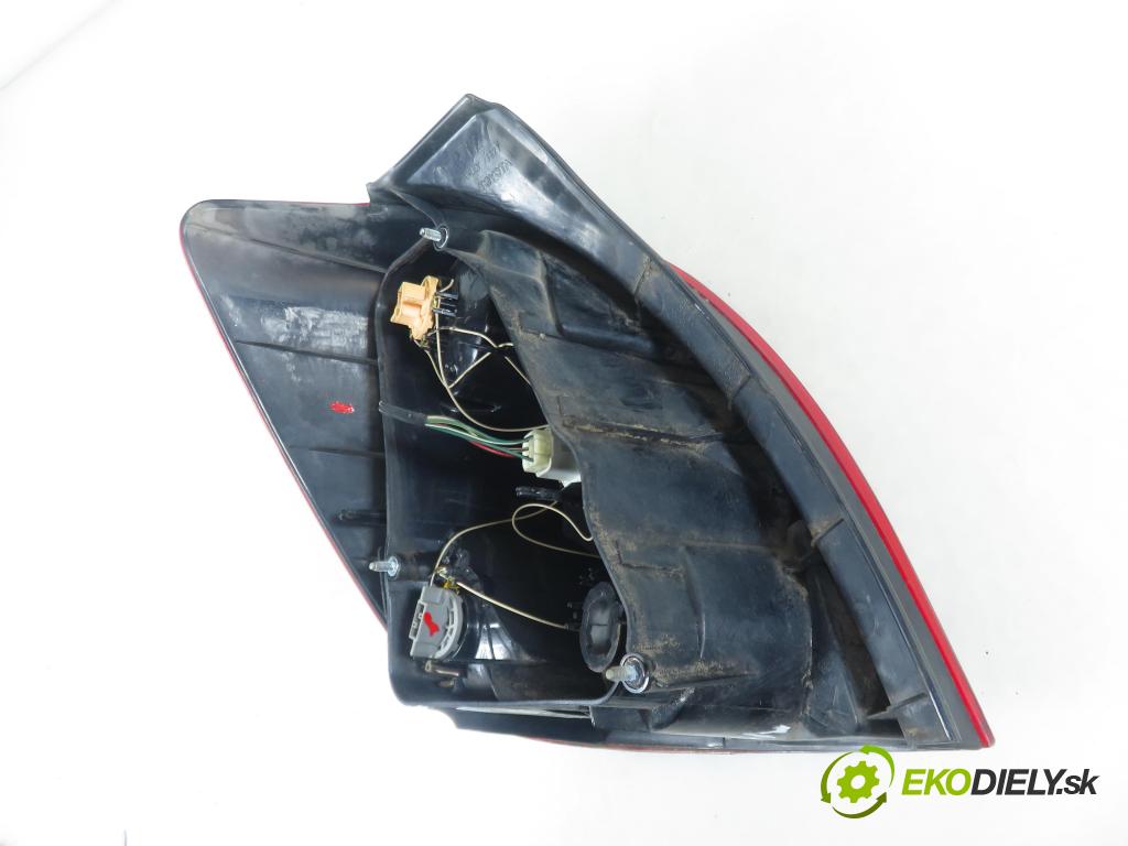 TOYOTA COROLLA Verso (_E12_) MINIVAN 2003 99,00 1.8 VVT-i 135 (ZZE122_) - 1ZZ-FE 1794,00 Svetlo pravé zadné