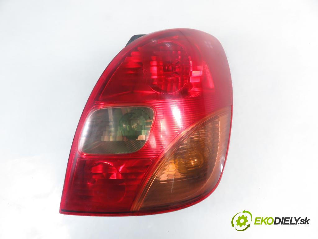 TOYOTA COROLLA Verso (_E12_) MINIVAN 2003 99,00 1.8 VVT-i 135 (ZZE122_) - 1ZZ-FE 1794,00 Svetlo pravé zadné