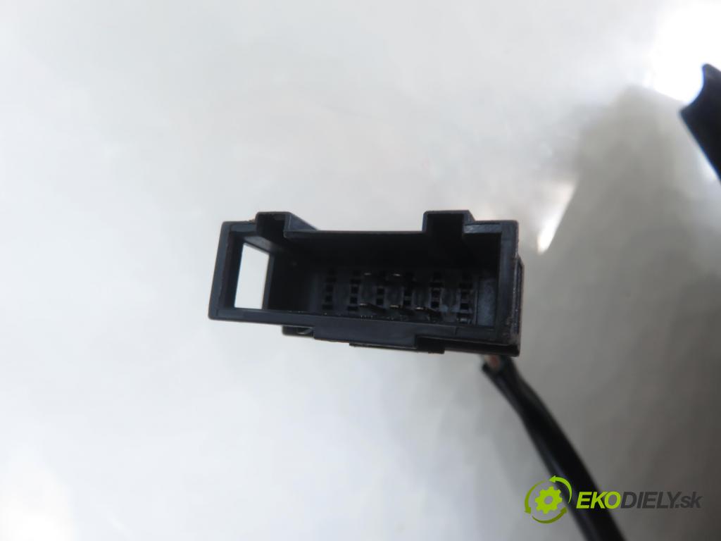 VW BORA (1J2) SEDAN 1999 85,00 2 - APK 1984,00 Spätné zrkadlo LE