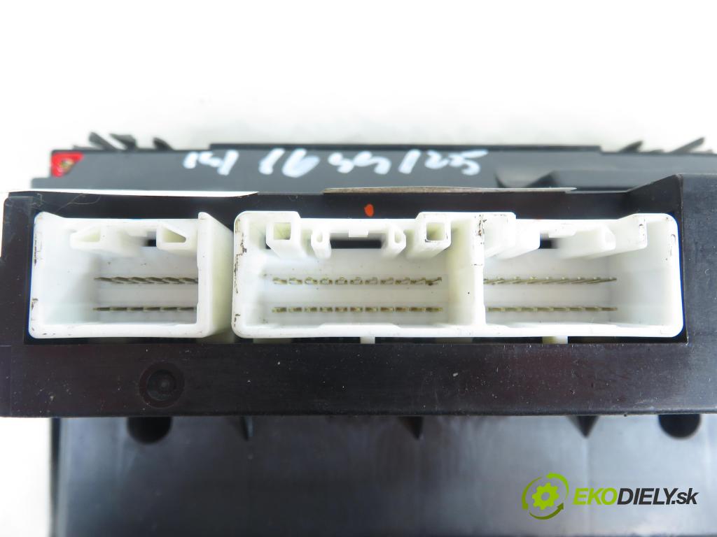 TOYOTA COROLLA Verso (_E12_) MINIVAN 2003 99,00 1.8 VVT-i 135 (ZZE122_) - 1ZZ-FE 1794,00 Panel kúrenia KLIMATRONIK 5593012391 ; 8865012A11