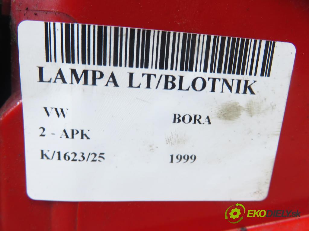 VW BORA (1J2) SEDAN 1999 85,00 2 - APK 1984,00 Svetlo ľavé zadné 1J5945257