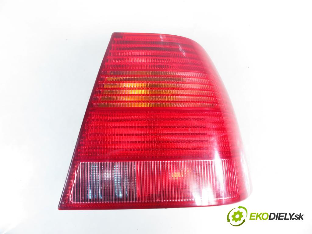 VW BORA (1J2) SEDAN 1999 85,00 2 - APK 1984,00 Svetlo pravé zadné 1J5945257