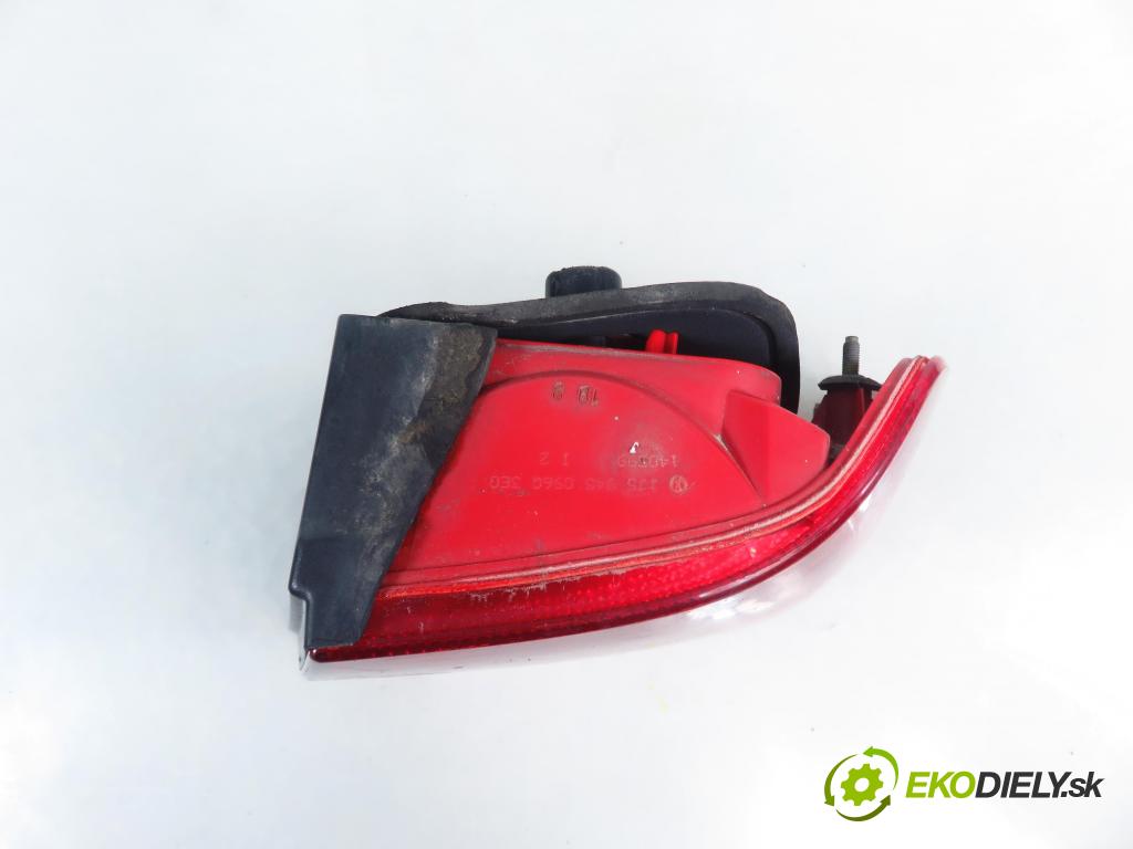 VW BORA (1J2) SEDAN 1999 85,00 2 - APK 1984,00 Svetlo pravé zadné 1J5945257