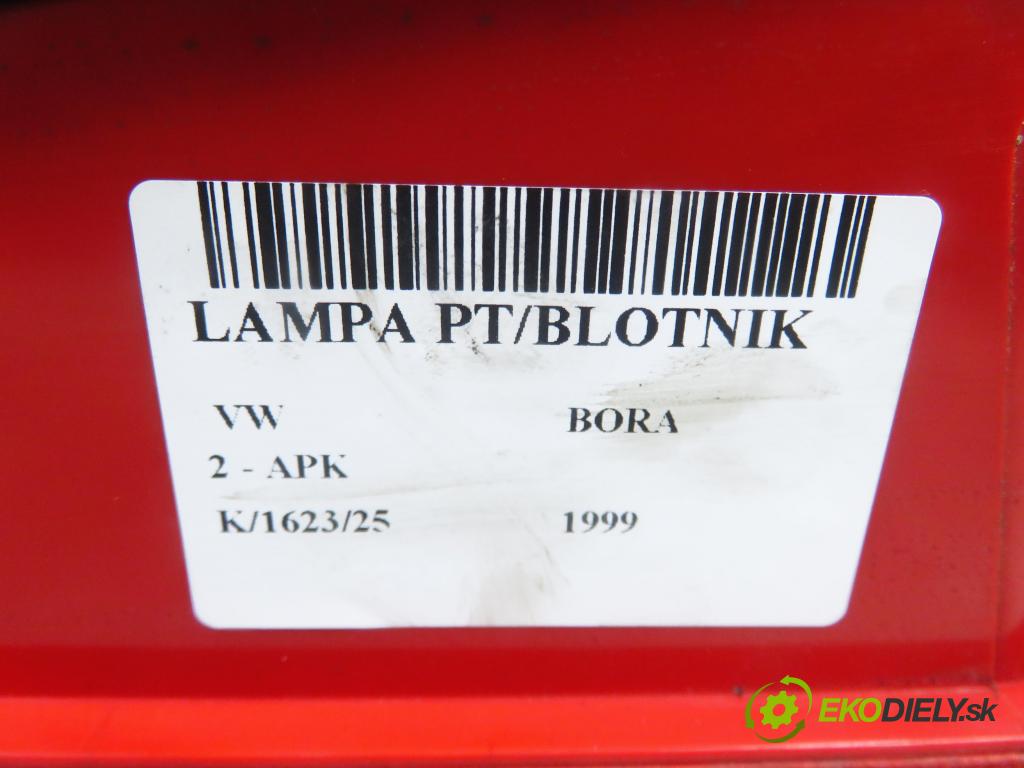 VW BORA (1J2) SEDAN 1999 85,00 2 - APK 1984,00 Svetlo pravé zadné 1J5945257