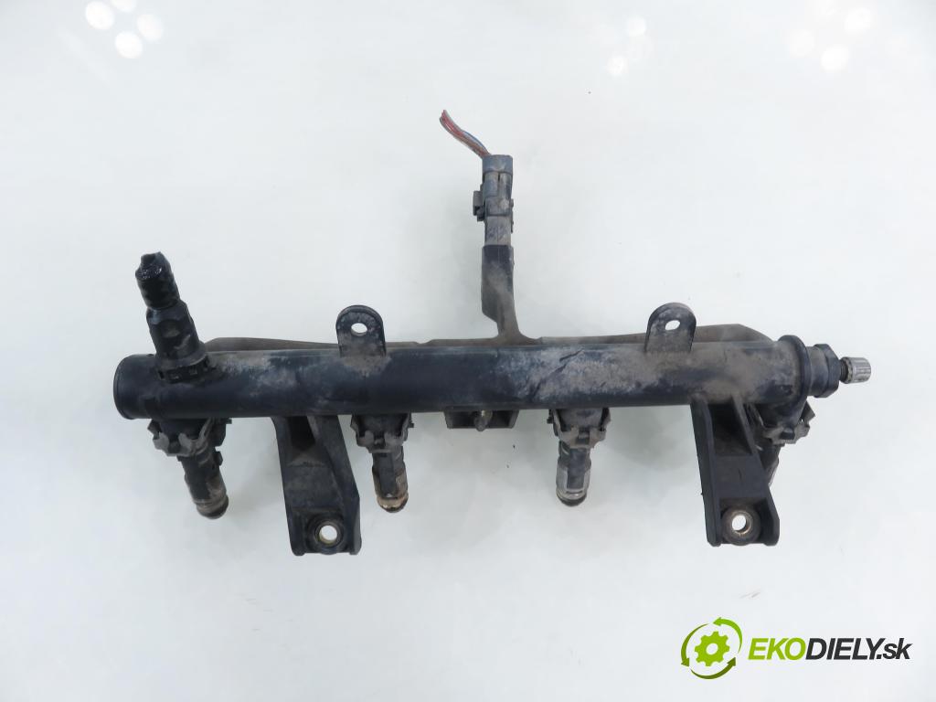 PEUGEOT 206 liftback (2A/C) HB 2003 440,00 1.1 i - HFX (TU1JP) 1124,00 Lišta vstrekovacia IPM002 ; 9628982980D (Vstrekovacia lišta)