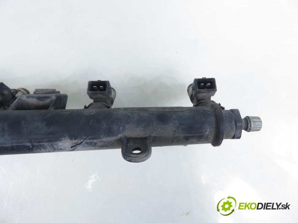 PEUGEOT 206 liftback (2A/C) HB 2003 440,00 1.1 i - HFX (TU1JP) 1124,00 Lišta vstrekovacia IPM002 ; 9628982980D (Vstrekovacia lišta)