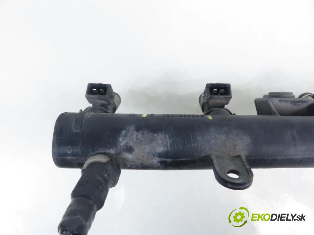 PEUGEOT 206 liftback (2A/C) HB 2003 440,00 1.1 i - HFX (TU1JP) 1124,00 Lišta vstrekovacia IPM002 ; 9628982980D (Vstrekovacia lišta)