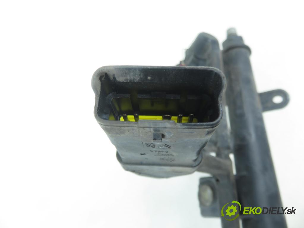 PEUGEOT 206 liftback (2A/C) HB 2003 440,00 1.1 i - HFX (TU1JP) 1124,00 Lišta vstrekovacia IPM002 ; 9628982980D (Vstrekovacia lišta)