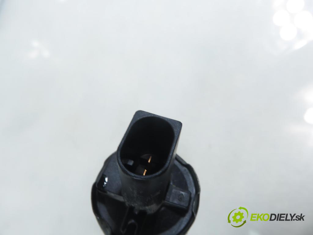 SEAT IBIZA IV (6J5, 6P1) HB 2010 66,00 1.6 TDI - CAYB 1598,00 Lišta vstrekovacia 03L130764A ; 03L130755E ; 03L906051 (Vstrekovacia lišta)