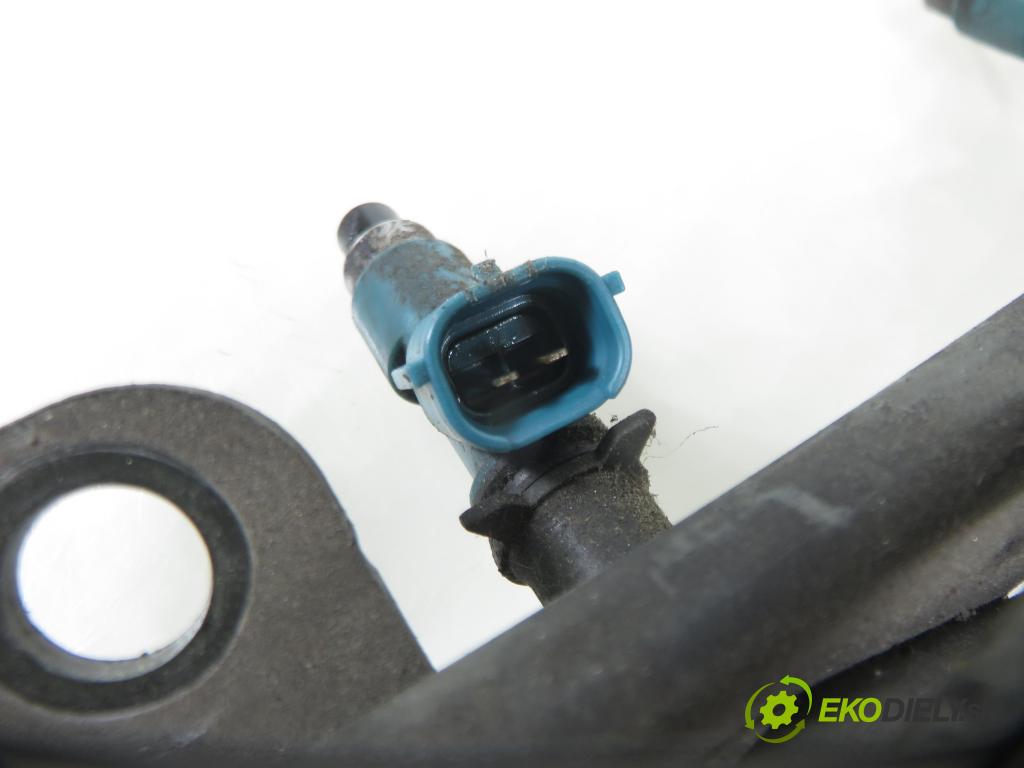 SUZUKI GRAND VITARA II (JT, TE, TD) SUV 2006 103,00 2.0 140 (JB420W) - J20A 1995,00 Lišta vstrekovacia  (Vstrekovacia lišta)