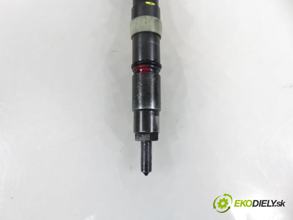 TOYOTA AVENSIS Kombi (_T25_) KOMBI 2004 85,00 2.0 D-4D 116 - 1CD-FTV 1995,00 vstrekovač 236700G010 (Vstrekovač paliva)