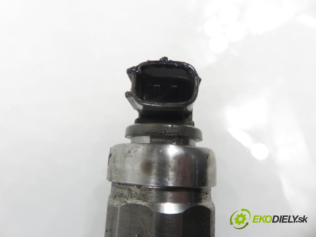 TOYOTA AVENSIS Kombi (_T25_) KOMBI 2004 85,00 2.0 D-4D 116 - 1CD-FTV 1995,00 vstrekovač 236700G010 (Vstrekovač paliva)