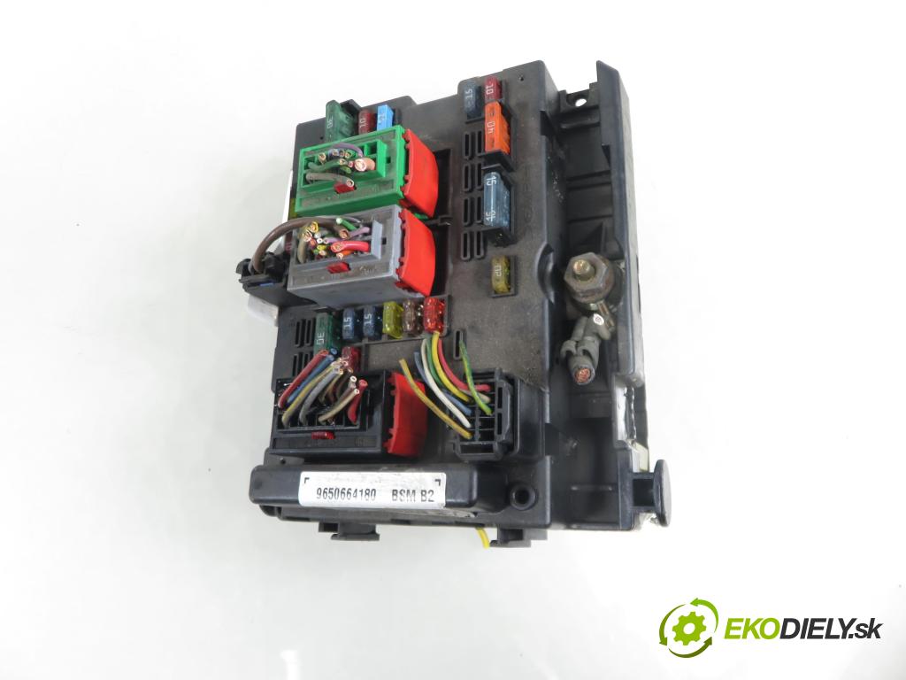 PEUGEOT 206 liftback (2A/C) HB 2003 440,00 1.1 i - HFX (TU1JP) 1124,00 MODUL BSM 9650664180