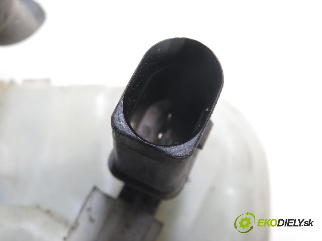 AUDI A6 Avant (4B5, C5) KOMBI 2005 96,00 1.9 TDI - AVF 1896,00 posilovač 8E0612105P (Servočerpadlo)