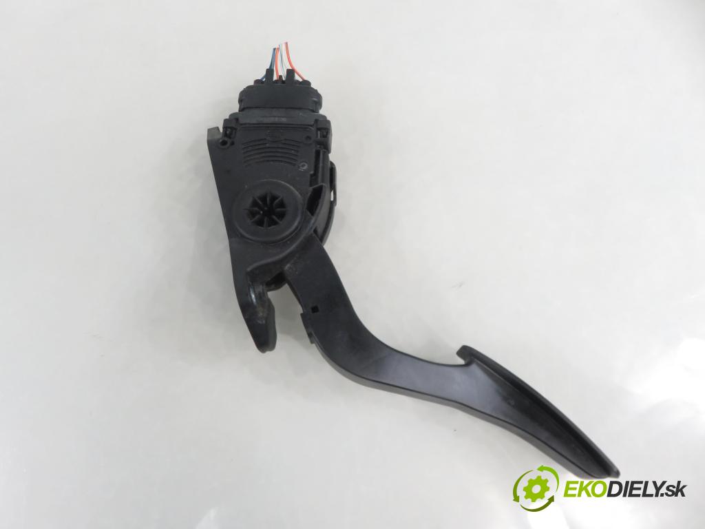 SUZUKI GRAND VITARA II (JT, TE, TD) SUV 2005 103,00 2.0 140 (JB420W) - J20A 1995,00 Potenciometer plynu 6PV00907400 ; I590065J01 (Potenciometer plynového pedálu)