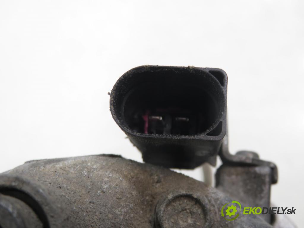 VW BORA (1J2) SEDAN 1999 85,00 2 - APK 1984,00 KOMPRESOR: klimatizace 1J0820803L (Kompresor klimatizace)