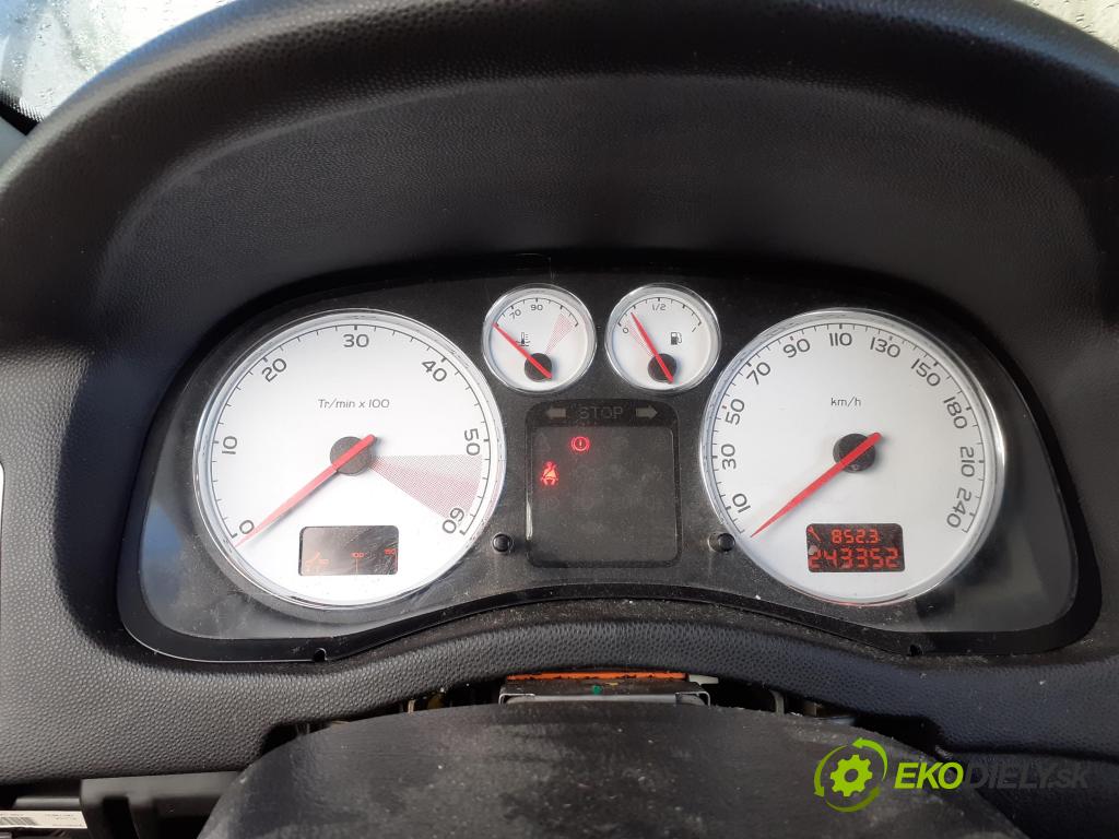 PEUGEOT 307 SW (3H) KOMBI 2006 80,00 1.6 HDI 110 - 9HZ (DV6TED4) 1560,00 Prístrojovka elektrický P9661323180