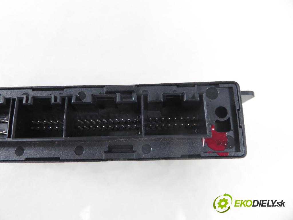AUDI A4 Avant (8E5, B6) KOMBI 2003 120,00 2.5 V6 TDI 163 - BFC 2496,00 MODUL komfortu 8E0959433BD