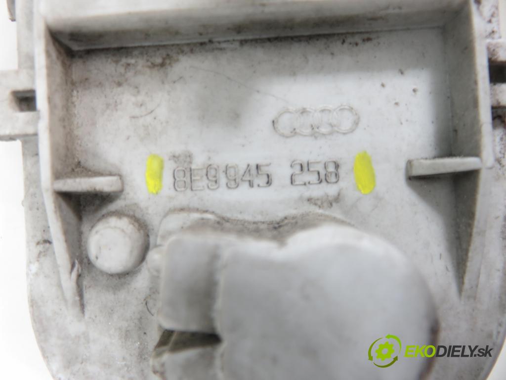 AUDI A4 Avant (8E5, B6) KOMBI 2003 120,00 2.5 V6 TDI 163 - BFC 2496,00 vložka svetla pravy zadné 8E9945258