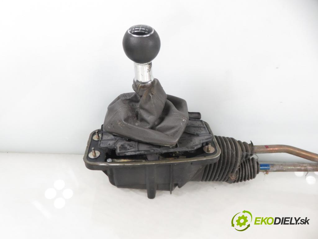 AUDI A4 Avant (8E5, B6) KOMBI 2003 120,00 2.5 V6 TDI 163 - BFC 2496,00 ZVEDÁK: 8E0711151