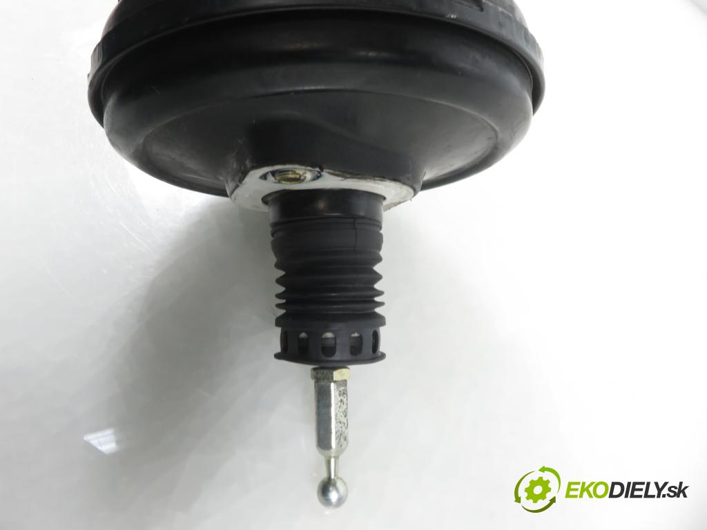 AUDI A4 (8D2, B5) SEDAN 1999 81,00 1.9 TDI 110 - AFN 1896,00 posilovač 4B3612105 (Servočerpadlo)