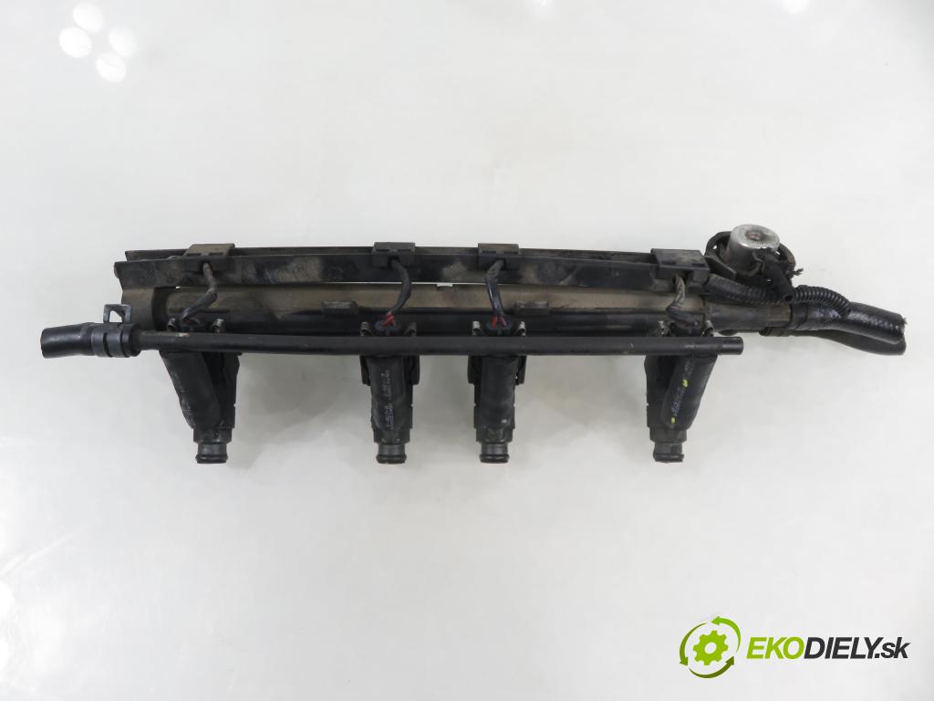 VW BORA (1J2) SEDAN 1999 85,00 2 - APK 1984,00 Lišta vstrekovacia 037133317N ; 06A133264 ; 00900529 (Vstrekovacia lišta)