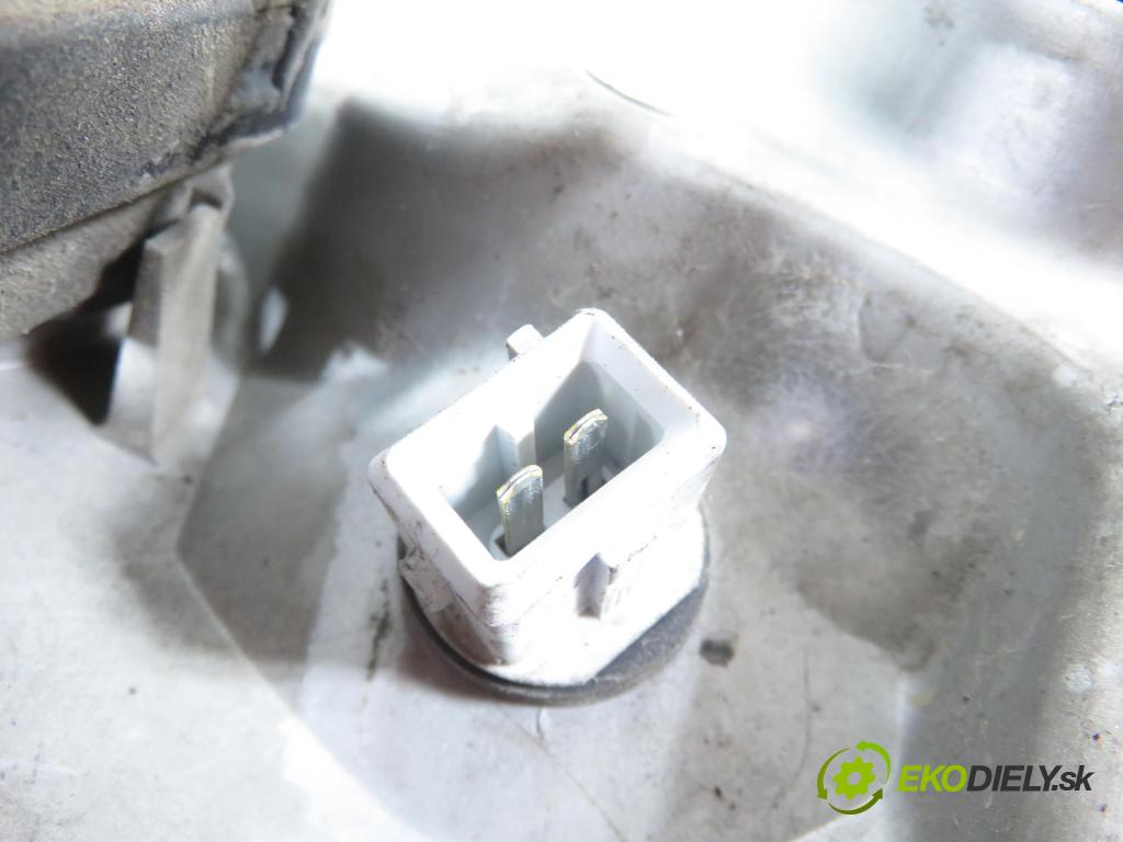 OPEL VIVARO A Skrzynia (X83) FURGON 2003 60,00 1.9 DI 80 - F9Q 762 1870,00 Svetlo PP 7700311372 ; 91165720