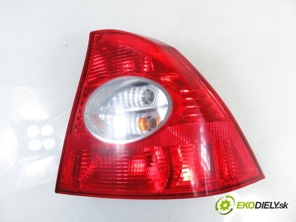 FORD FOCUS II sedan (DB_, FCH, DH) SEDAN 2006 74,00 1.6 - SHDB 1596,00 Svetlo pravé zadné 