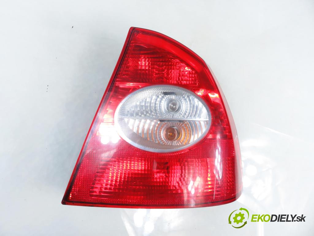 FORD FOCUS II sedan (DB_, FCH, DH) SEDAN 2006 74,00 1.6 - SHDB 1596,00 Svetlo pravé zadné