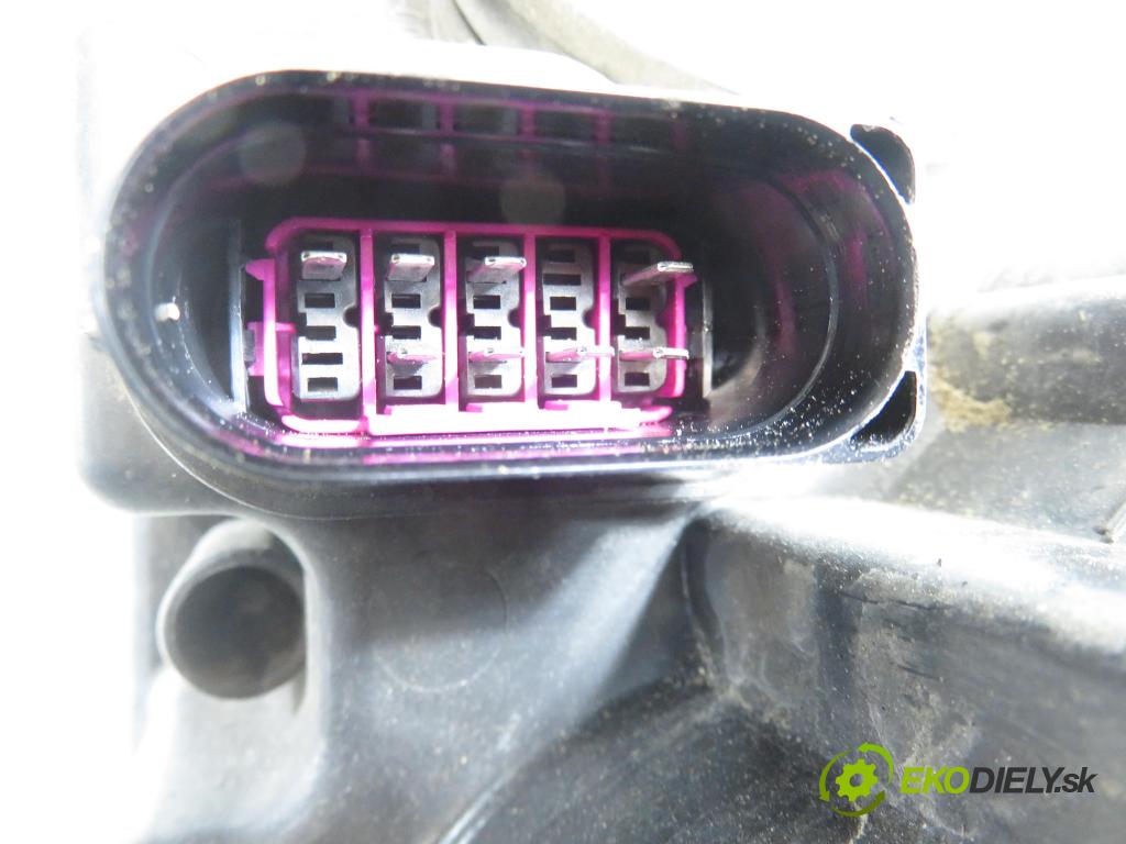 VW PASSAT B6 (3C2) SEDAN 2005 77,00 1.9 TDI PD 105 - BKC 1896,00 Svetlo PP 3C0941006J