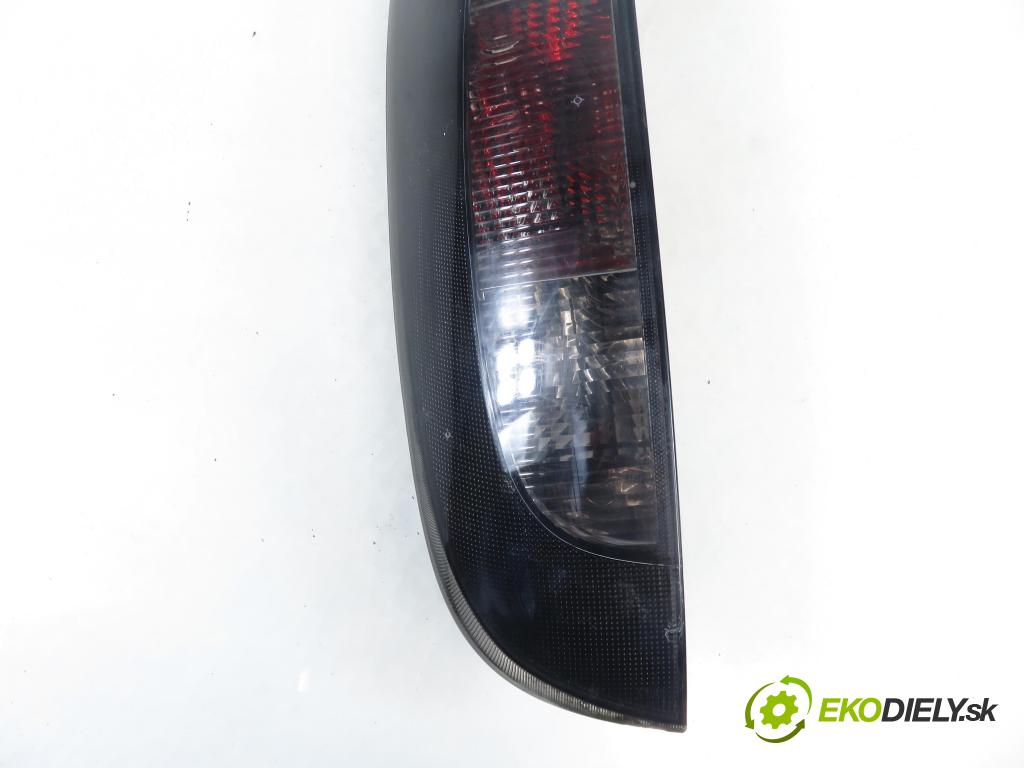 OPEL CORSA C (X01) HB 2004 55,00 1.2 16V 75 - Z 12 XE 1199,00 Svetlo ľavé zadné 89307491 ; 24457235
