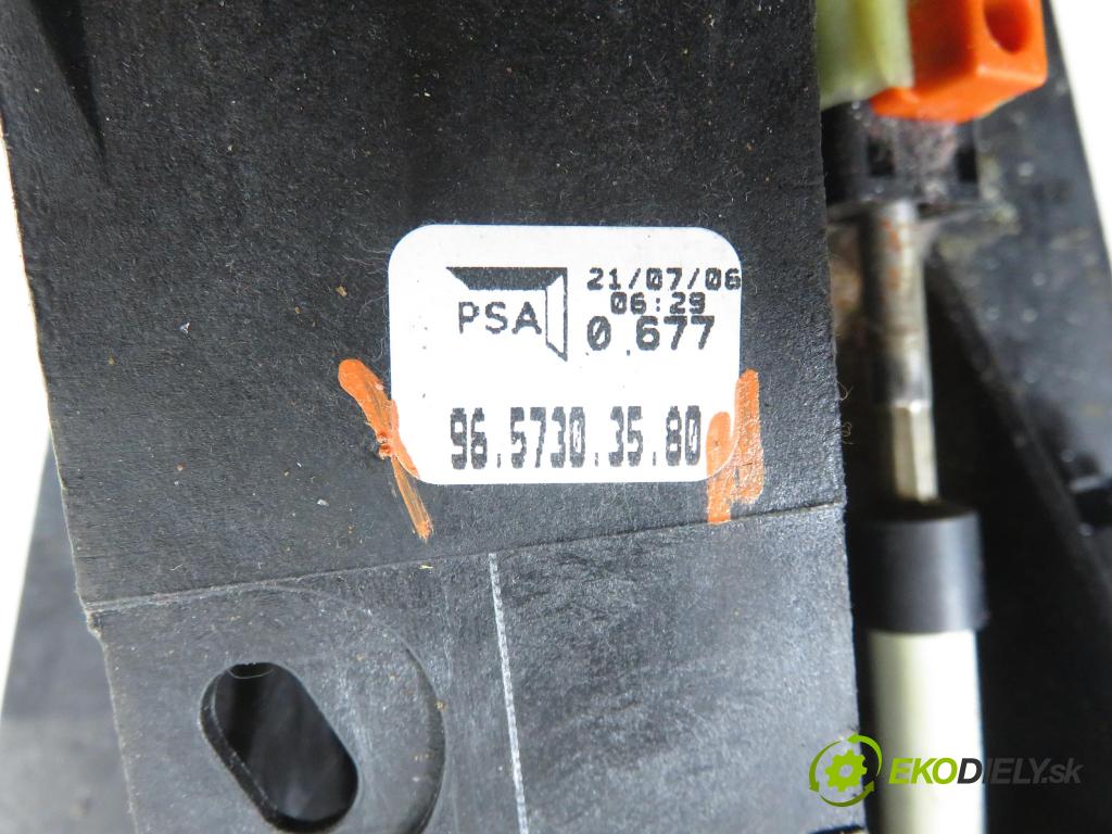 PEUGEOT 307 SW (3H) KOMBI 2006 80,00 1.6 HDI 110 - 9HZ (DV6TED4) 1560,00 ZVEDÁK: 9657303580
