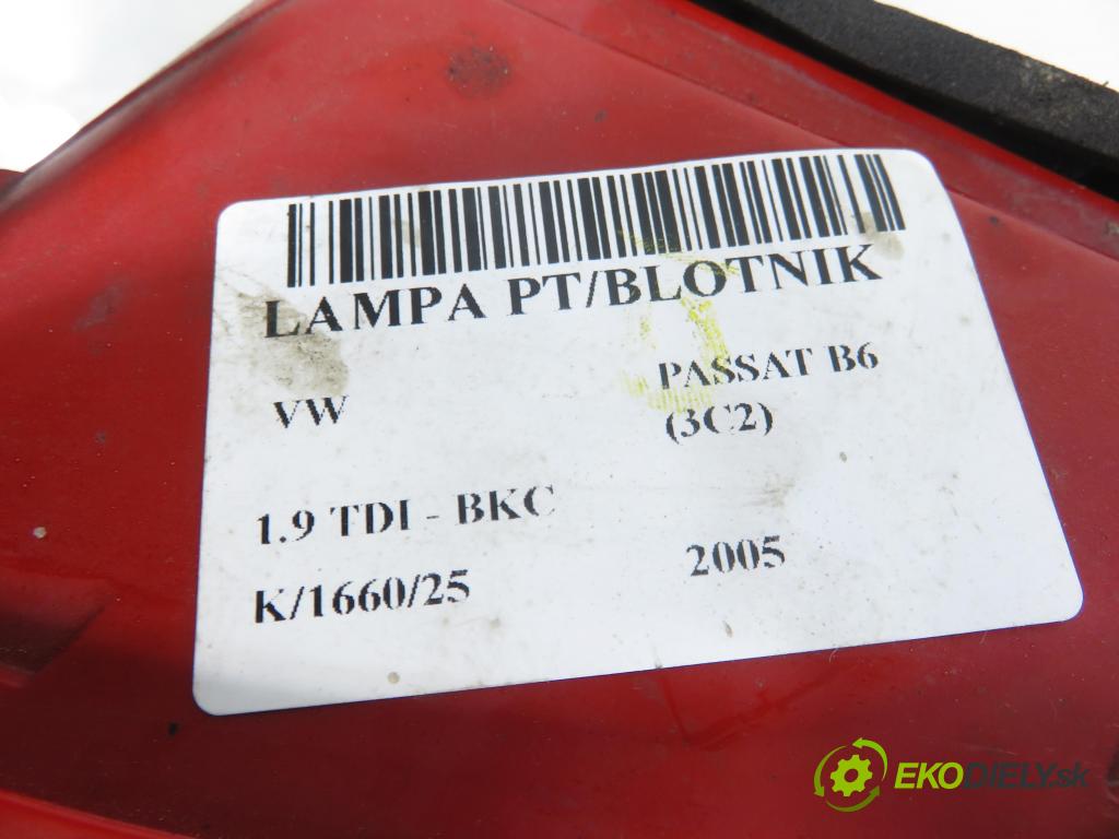 VW PASSAT B6 (3C2) SEDAN 2005 77,00 1.9 TDI PD 105 - BKC 1896,00 Svetlo pravé zadné 3C5945096C