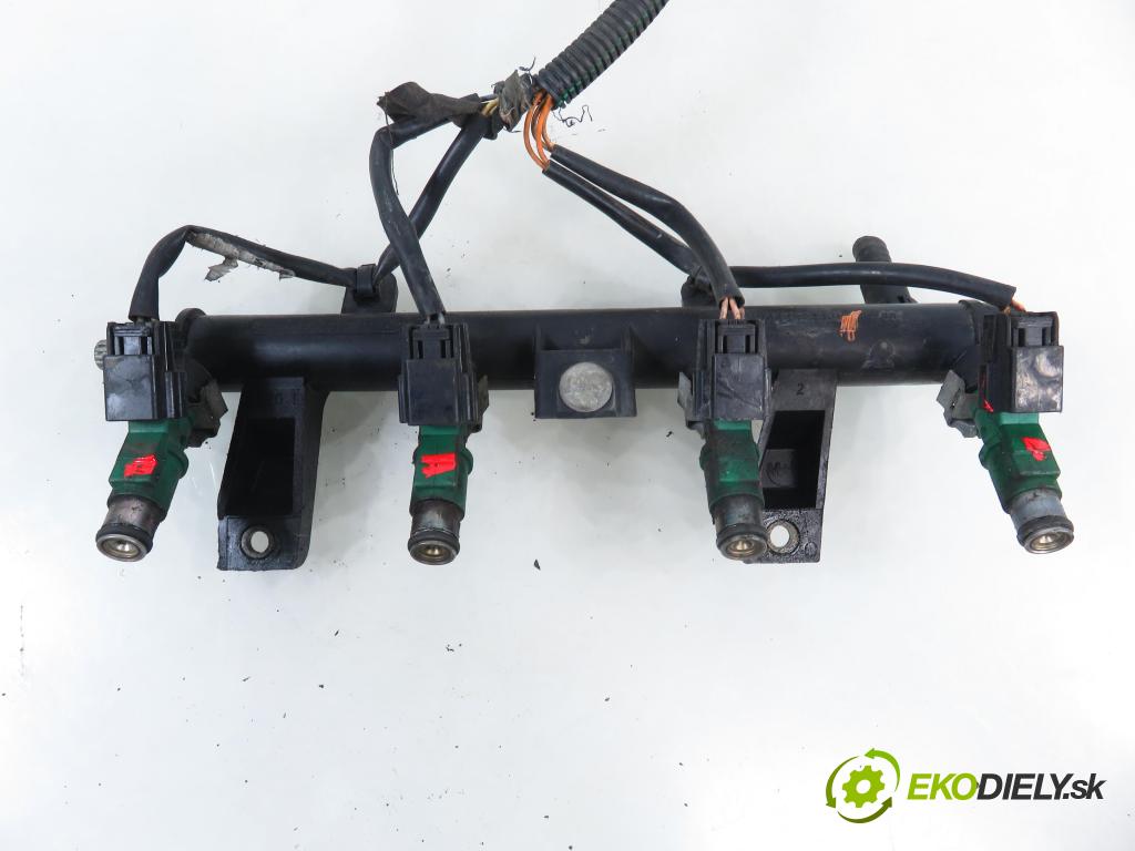 PEUGEOT 206 liftback (2A/C) HB 2003 55,00 1.4 75 - KFW 1360,00 Lišta vstrekovacia 9655833580 (Vstrekovacia lišta)