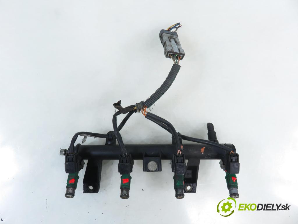 PEUGEOT 206 liftback (2A/C) HB 2003 55,00 1.4 75 - KFW 1360,00 Lišta vstrekovacia 9655833580 (Vstrekovacia lišta)