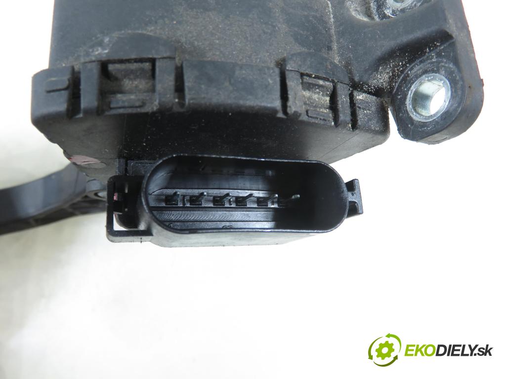 FORD FOCUS II sedan (DB_, FCH, DH) SEDAN 2006 74,00 1.6 - SHDB 1596,00 Potenciometer plynu 4M519F836AH (Potenciometer plynového pedálu)