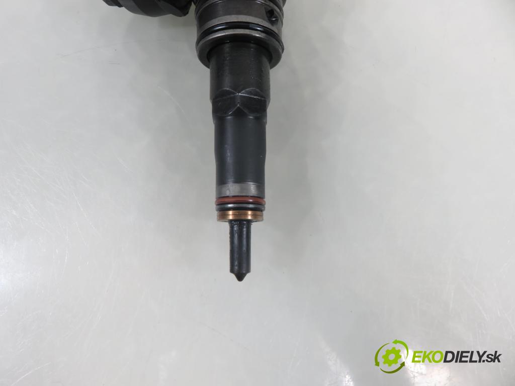 VW PASSAT B6 Variant (3C5) KOMBI 2006 77,00 1.9 TDI - BXE 1896,00 Vstrekovač 038130073AG ; 0414720215 (Vstrekovač paliva)