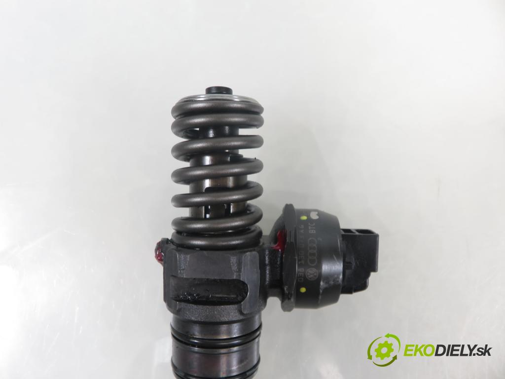 VW PASSAT B6 Variant (3C5) KOMBI 2006 77,00 1.9 TDI - BXE 1896,00 Vstrekovač 038130073AG ; 0414720215 (Vstrekovač paliva)