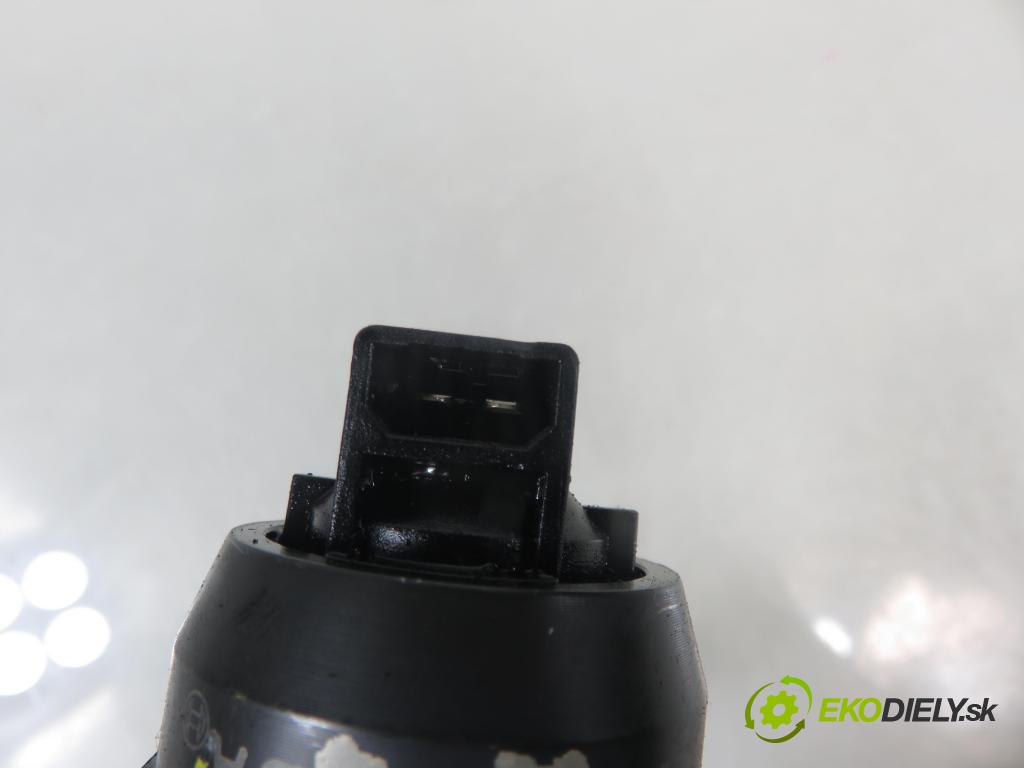 VW PASSAT B6 Variant (3C5) KOMBI 2006 77,00 1.9 TDI - BXE 1896,00 Vstrekovač 038130073AG ; 0414720215 (Vstrekovač paliva)