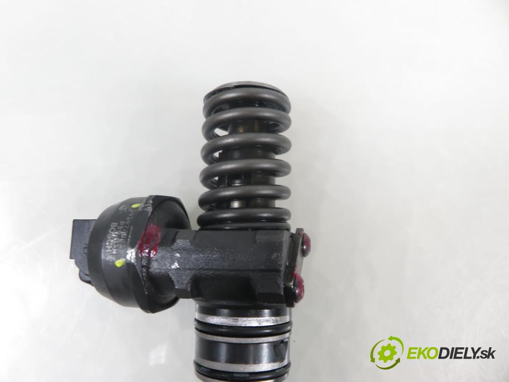 VW PASSAT B6 Variant (3C5) KOMBI 2006 77,00 1.9 TDI - BXE 1896,00 Vstrekovač 038130073AG ; 0414720215 (Vstrekovač paliva)