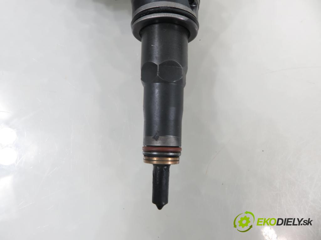 VW PASSAT B6 Variant (3C5) KOMBI 2006 77,00 1.9 TDI - BXE 1896,00 Vstrekovač 038130073AG ; 0414720215 (Vstrekovač paliva)