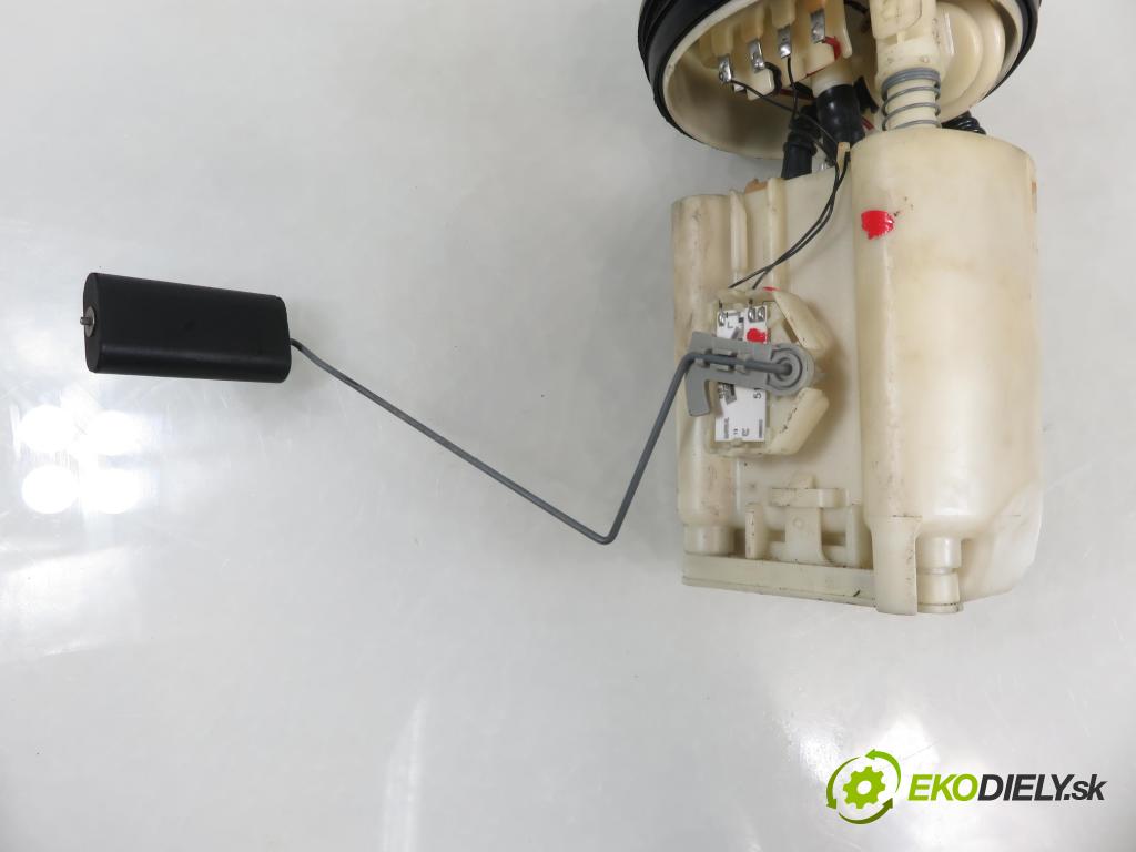 VOLVO V40 Kombi (645) KOMBI 2001 80,00 1.6 - B 4164 S2 1587,00 pumpa paliva 30858563