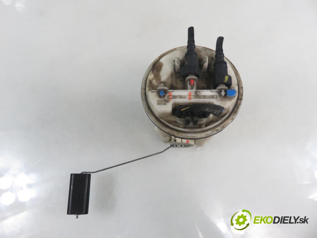 VOLVO V40 Kombi (645) KOMBI 2001 80,00 1.6 - B 4164 S2 1587,00 pumpa paliva 30858563