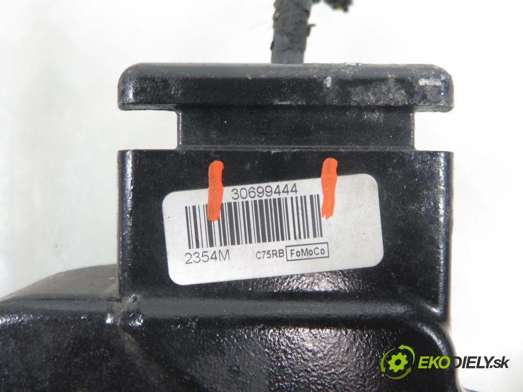 VOLVO V50 (MW) KOMBI 2006 100,00 2.0 D 136 - D 4204 T (PSA) 1997,00 zámok 30699444