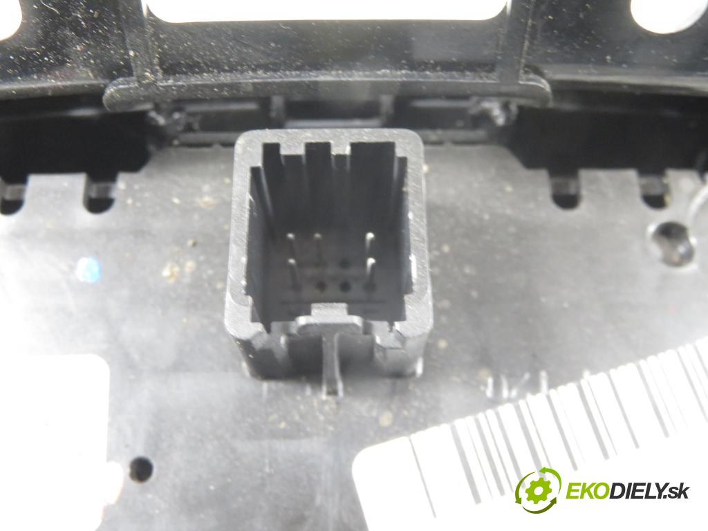 FORD FOCUS III Turnier KOMBI 2015 88,00 1.5 TDCi - XWDA 1499,00 palubná doska F1ET18K811HC