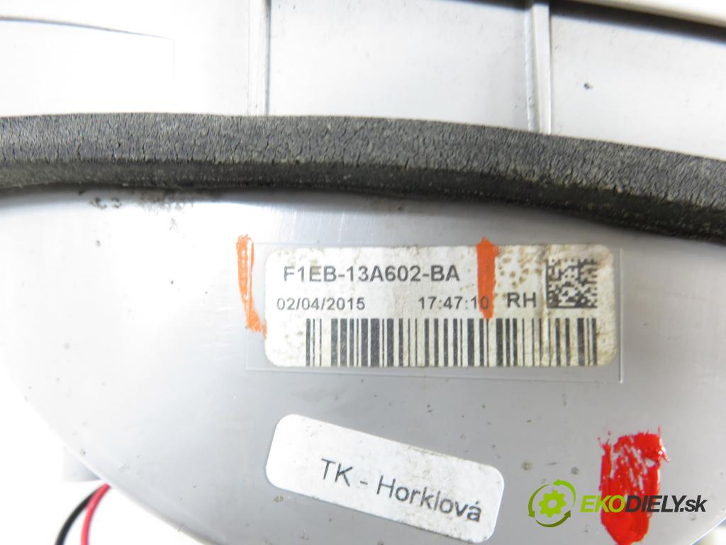 FORD FOCUS III Turnier KOMBI 2015 88,00 1.5 TDCi - XWDB 1499,00 Svetlo pravé zadné kufor F1EB13A602BA