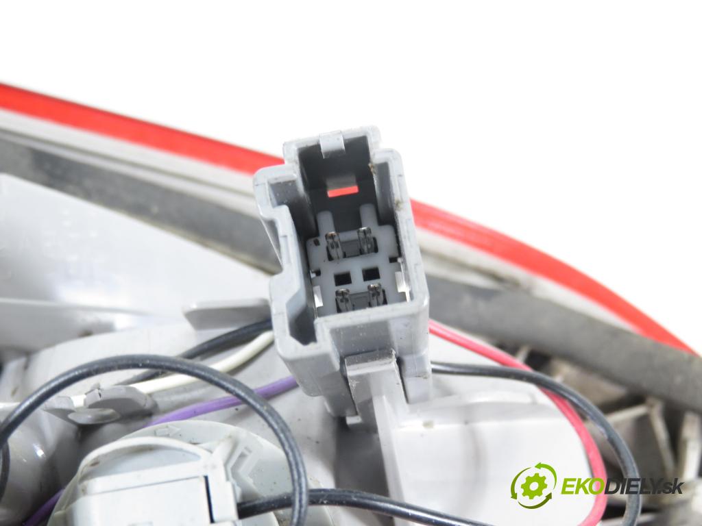 FORD FOCUS III Turnier KOMBI 2015 88,00 1.5 TDCi - XWDB 1499,00 Svetlo pravé zadné kufor F1EB13A602BA