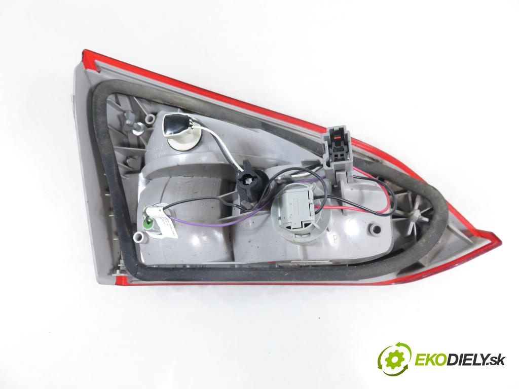 FORD FOCUS III Turnier KOMBI 2015 88,00 1.5 TDCi - XWDB 1499,00 Svetlo pravé zadné kufor F1EB13A602BA