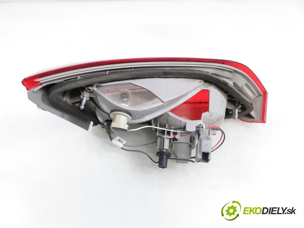 FORD FOCUS III Turnier KOMBI 2015 88,00 1.5 TDCi - XWDB 1499,00 Svetlo pravé zadné kufor F1EB13A602BA